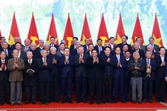 Tổng Bí thư Tô Lâm, Chủ tịch nước Lương Cường, Thủ tướng Phạm Minh Chính, Chủ tịch Quốc hội Trần Thanh Mẫn với các lãnh đạo, nguyên lãnh đạo Đảng, Nhà nước qua các thời kỳ. (Ảnh: Dương Giang/TTXVN)
