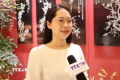 Chị Ngô Thị Huyền Trang, nghiên cứu sinh Tiến sỹ tại Đại học Ngôn ngữ Bắc Kinh, trả lời phỏng vấn phóng viên TTXVN tại Bắc Kinh. (Ảnh: Quang Hưng/TTXVN)