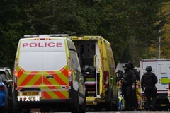 Cảnh sát phong tỏa hiện trường vụ tấn công bằng dao tại công viên Heaton, gần một giáo đường ở Manchester, Anh. (Ảnh: AA/TTXVN)