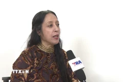 Giáo sư Reena Marwah trả lời phỏng vấn của phóng viên TTXVN. (Ảnh: Quang Trung/TTXVN)