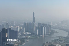 Ô nhiễm không khí khu vực trung tâm Thành phố Hồ Chí Minh. (Ảnh: Hồng Đạt/TTXVN)