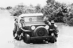 Tổ phóng viên mũi nhọn TTXVN tại mặt trận Tây Nam những ngày đầu cách mạng Campuchia. (Ảnh: TTXVN)