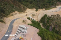 Xây dựng, mở rộng hệ thống đường giao thông tại Đắk Nông. (Ảnh: Minh Hưng/Vietnam+)