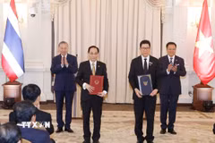 Tổng Bí thư, Chủ tịch nước Tô Lâm và Thủ tướng Thái Lan Anutin Charnvirakul chứng kiến trao văn kiện Chương trình hành động triển khai quan hệ Đối tác Chiến lược toàn diện Việt Nam-Thái Lan giai đoạn 2026-2031. (Ảnh: Thống Nhất/TTXVN)