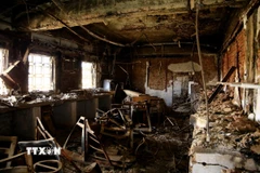 Bệnh viện bị phá hủy do xung đột tại Khartoum, Sudan. (Ảnh: THX/TTXVN)