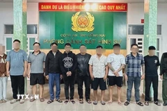 Nhóm đối tượng cho vay lãi nặng bị Công an Đồng Nai tạm giữ. (Ảnh: Công an Đồng Nai/TTXVN phát)