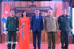 Các đại biểu chụp ảnh tại lễ kỷ niệm. (Ảnh: Việt Hùng/TTXVN)