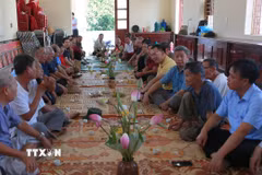 Một buổi “Trà sáng thứ Bảy - Chính quyền lắng nghe nhân dân” tổ chức tại thôn Đại Thắng, xã Kiến Hưng. (Ảnh: Minh Thu/TTXVN)