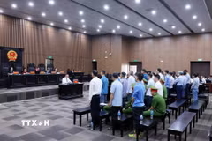 Quang cảnh phiên tòa. (Ảnh: Phạm Kiên/TTXVN)