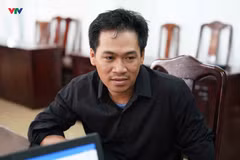 Đối tượng Phan Văn Phú tại cơ quan công an. (Nguồn: VTV)