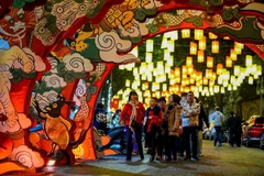 Người dân Thủ đô sẽ đón Giao thừa trong thời tiết rét đậm. (Ảnh: Khánh Hòa/TTXVN)