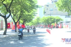 Thành phố Đà Nẵng rực rỡ cờ hoa hướng về Đại hội Đảng bộ lần thứ nhất