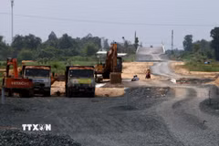 Đá thi công Dự án Cao tốc Châu Đốc-Cần Thơ-Sóc Trăng, đoạn qua thành phố Cần Thơ, đang bị thiếu hụt nên ảnh hưởng tiến độ thi công công trình. (Ảnh: Duy Khương/TTXVN)