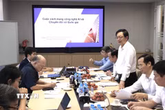 Phó Thủ tướng Hồ Quốc Dũng làm việc với Viện Phát triển chuyển đổi xanh, chuyển đổi số Việt Nam (IGD) về hoạt động của Viện và các nội dung liên quan đến Khung kiến trúc tổng thể quốc gia số. (Ảnh: Lâm Khánh/TTXVN)