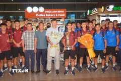 Đội tuyển U23 Việt Nam và Cúp vô địch đã về tới Thành phố Hồ Chí Minh. (Ảnh: Trung Tuyến/TTXVN)