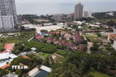 Bãi đất trống Chợ Vũng Tàu, phường Thắng Tam, thành phố Vũng Tàu được UBND tỉnh Bà Rịa-Vũng Tàu đấu giá. (Ảnh: Hoàng Nhị/TTXVN)