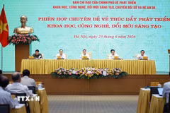 Thủ tướng Lê Minh Hưng, Trưởng Ban Chỉ đạo chủ trì Phiên họp chuyên đề về thúc đẩy phát triển khoa học, công nghệ, đổi mới sáng tạo. (Ảnh: Dương Giang/TTXVN)