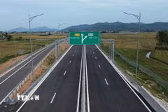 Dự án đường bộ cao tốc Bắc-Nam phía Đông tỉnh Đắk Lắk đi vào vận hành từ 19/5 tạo động lực phát triển kinh tế-xã hội của tỉnh. (Ảnh: TTXVN phát)