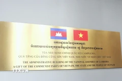 Bảng tên Tòa nhà Hành chính Quốc hội Vương quốc Campuchia. (Ảnh: Hoàng Minh/TTXVN)