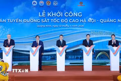 Thủ tướng Chính phủ Lê Minh Hưng và các đại biểu khởi công Dự án tuyến đường sắt tốc độ cao Hà Nội-Quảng Ninh. (Ảnh: Dương Giang/TTXVN)