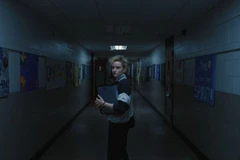 Nữ diễn viên Julia Garner trong một cảnh của phim "Weapons." (Nguồn: Warner Bros)