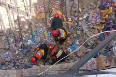 Lực lượng cứu hộ Rescue 1122 triển khai chiến dịch tìm kiếm và cứu nạn. (Nguồn: Dawn)