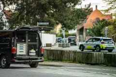 Cảnh sát Copenhagen điều tra hai vụ nổ gần đại sứ quán Israel tại Copenhagen. (Nguồn: The Local)