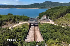 Tràn xả lũ Dốc Miếu đã cơ bản hoàn thành việc nâng cấp, sửa chữa hệ thống cơ khí. (Ảnh: Hữu Quyết/TTXVN)