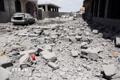 Cảnh đổ nát sau các cuộc không kích của Mỹ nhằm vào các mục tiêu của Houthi tại Sanaa, Yemen. (Ảnh: THX/TTXVN)