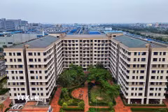 Nhu cầu nhà ở đối với người có thu nhập thấp, công nhân làm việc tại các khu công nghiệp rất cao. (Ảnh: Tuấn Anh/TTXVN)
