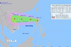 Vị trí và đường đi của áp thấp lúc 13 giờ chiều 22/8. (Ảnh: TTXVN phát)