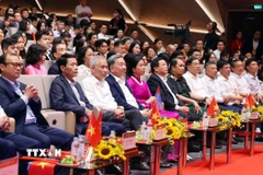 Tổng Bí thư Tô Lâm và các đại biểu tham dự Chương trình nghệ thuật "Đảng trong mùa Xuân đại thắng.” (Ảnh: Phạm Kiên/TTXVN)