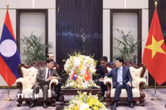 Chủ tịch nước Lương Cường hội kiến Tổng Bí thư, Chủ tịch nước Lào Thongloun Sisoulith. (Ảnh: Lâm Khánh/TTXVN)