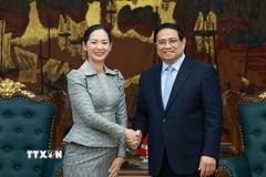 Thủ tướng Phạm Minh Chính tiếp bà Cham Nimul, Bộ trưởng Thương mại Campuchia. (Ảnh: Dương Giang/TTXVN)