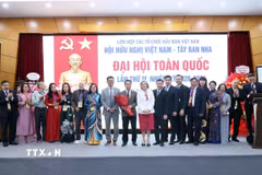 Ban Chấp hành Hội hữu nghị Việt Nam-Tây Ban Nha nhiệm kỳ 2026-2031 ra mắt Đại hội. (Ảnh: An Đăng/TTXVN)