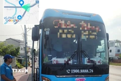Xe ôtô khách chở nhiều hơn 13 khách so với quy định. (Ảnh: TTXVN phát)