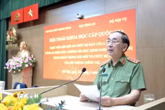Thượng tướng Trần Quốc Tỏ, Ủy viên Trung ương Đảng, Thứ trưởng Bộ Công an, phát biểu tại một buổi hội thảo. (Ảnh: Phạm Kiên/TTXVN)