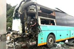 Hiện trường vụ tai nạn giao thông liên hoàn trên cao tốc Vân Phong-Nha Trang. (Ảnh: Trung tâm cấp cứu 115 Khánh Hòa)