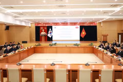 Quang cảnh hội đàm. (Nguồn: Bộ Xây dựng)