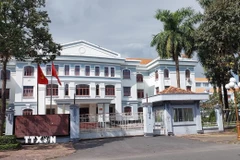 Trụ sở các cơ quan Mặt trận tổ quốc và đoàn thể tỉnh Bạc Liêu cũ được đề xuất giao cho Trung tâm Phát triển Quỹ đất để khai thác bán đấu giá hoặc mời gọi đầu tư. (Ảnh: Tuấn Kiệt/TTXVN)