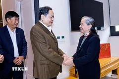 Chủ tịch Quốc hội Trần Thanh Mẫn thăm gia đình và dâng hương tưởng nhớ cố Tổng Bí thư, Chủ tịch Quốc hội Nguyễn Phú Trọng. (Ảnh: Doãn Tấn/TTXVN)