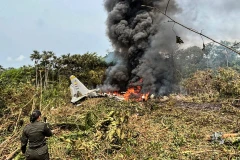 Hiện trường vụ rơi máy bay Hercules tại Colombia. (Nguồn: AFP)