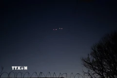 Lực lượng phòng không Afghanistan nổ súng đáp trả các cuộc không kích của Pakistan ngày 1/3. (Ảnh: THX/TTXVN)