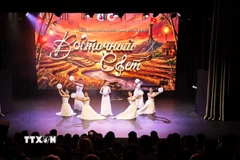 Các tiết mục của chương trình "Ánh sáng phương Đông." (Ảnh: Tâm Hằng/TTXVN)