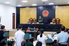 Quang cảnh phiên tòa. (Ảnh: Phạm Kiên/TTXVN)