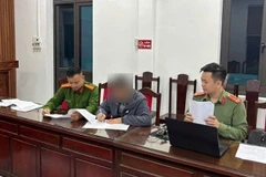 Phòng An ninh mạng và phòng chống tội phạm sử dụng công nghệ cao ra quyết định xử phạt hành chính đối với các cá nhân vi phạm. (Ảnh: Công an Hải Phòng cung cấp)