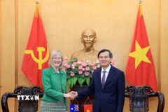 Ông Đoàn Minh Huấn, Ủy viên Bộ Chính trị, Giám đốc Học viện Chính trị Quốc gia Hồ Chí Minh, tiếp bà Gillian Bird, Đại sứ Australia tại Việt Nam. (Ảnh: Tuấn Anh/TTXVN)