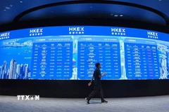 Bảng chỉ số chứng khoán tại tỉnh sàn giao dịch ở Hong Kong (Trung Quốc). (Ảnh: THX/TTXVN)