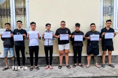 Các đối tượng nhập cảnh trái phép từ Campuchia vào Việt Nam bị lực lượng chức năng Đồn Biên phòng Long Khốt phát hiện, bắt giữ trong quá trình tuần tra, kiểm soát khu vực biên giới. (Ảnh: TTXVN phát)