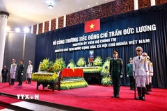 Linh cữu nguyên Chủ tịch nước Trần Đức Lương quàn tại Nhà tang lễ Quốc gia số 5 Trần Thánh Tông, Hà Nội. (Ảnh: TTXVN)